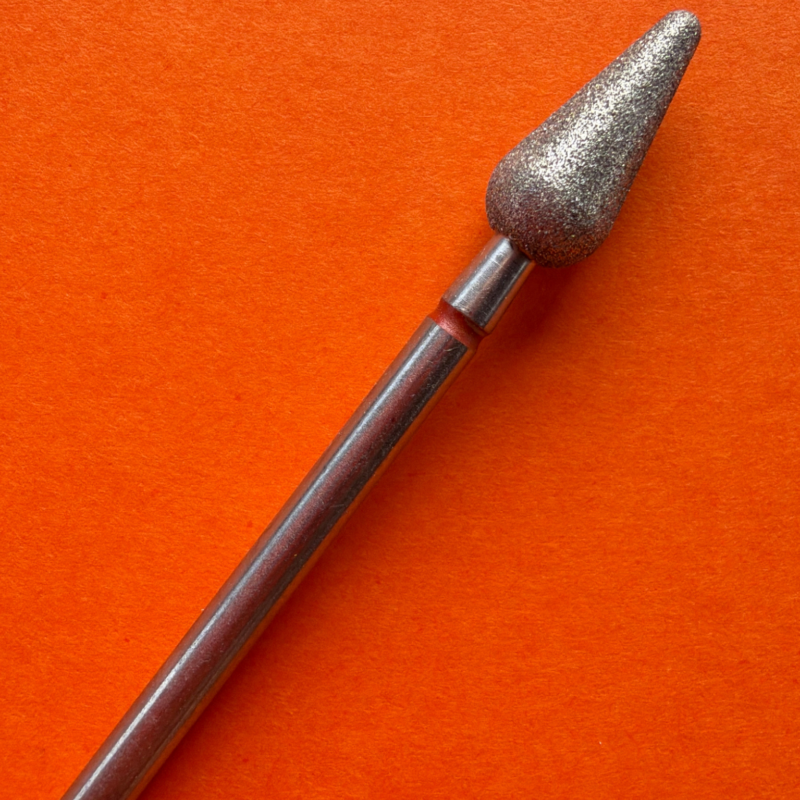 Pear Bit (Hruška) Priemer 5 mm, Dĺžka 11 mm – červený prúžok, diamantový nadstavec na manikúru