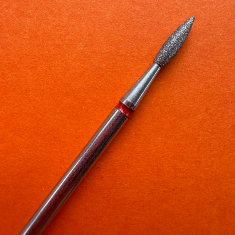 Flame bit (Plamienok) „classic tip“ 021 – červený prúžok, diamantový nadstavec na manikúru