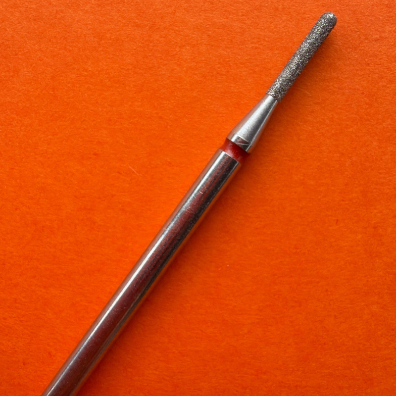 Rounded Cylinder Bit (Tupá ihla) 014 – červený prúžok, diamantový nadstavec na manikúru