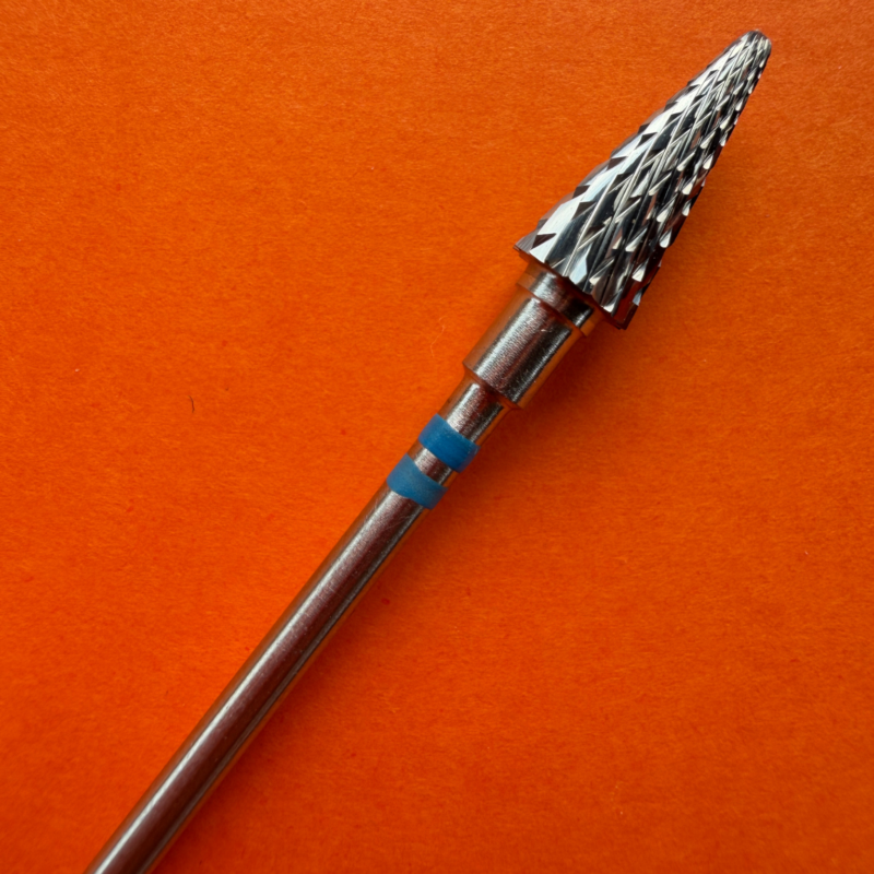 Sharp Cone Bit 3 - 6 mm – pre ľavákov, modrý prúžok, carbidový nadstavec na odstránenie prebytočného materiálu pri modelácii nechtov