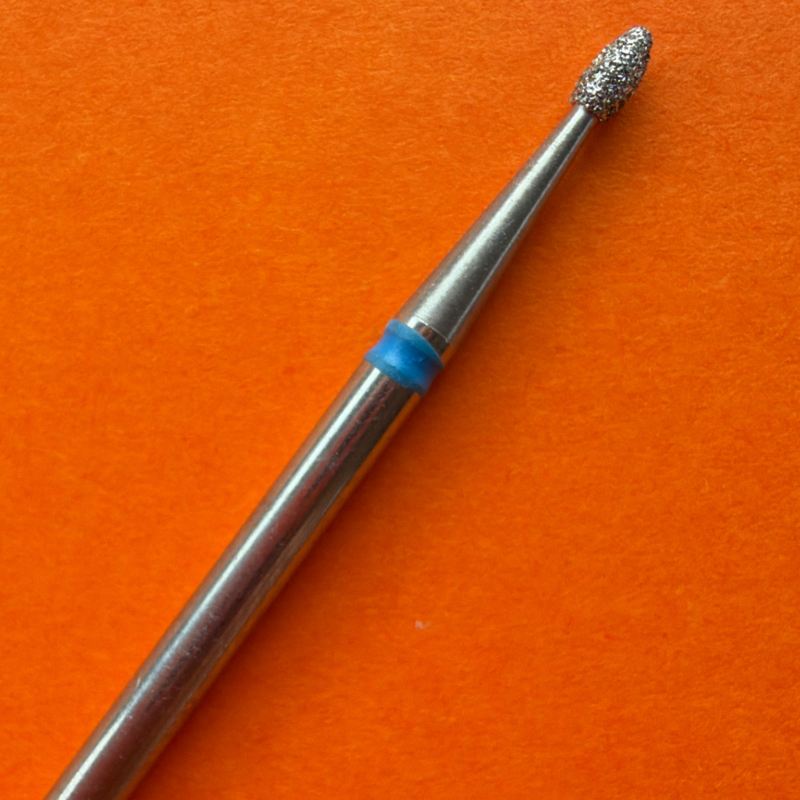 Olive (Slza) 016 – modrý prúžok, diamantový nadstavec na manikúru