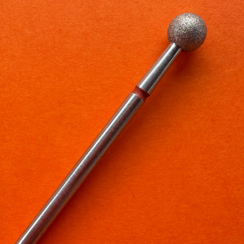 Ball bit (Gulička) 050 – červený prúžok, diamantový nadstavec na manikúru