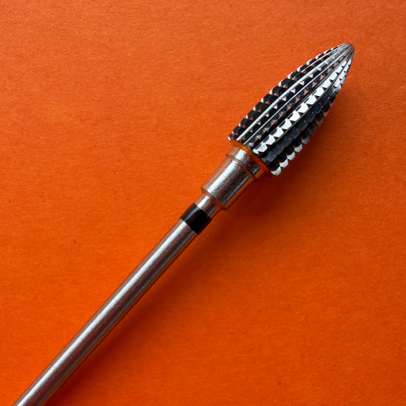 Black corn Bit 060 – čierny prúžok, carbidový nadstavec na odstránenie prebytočného materiálu pri modelácii nechtov