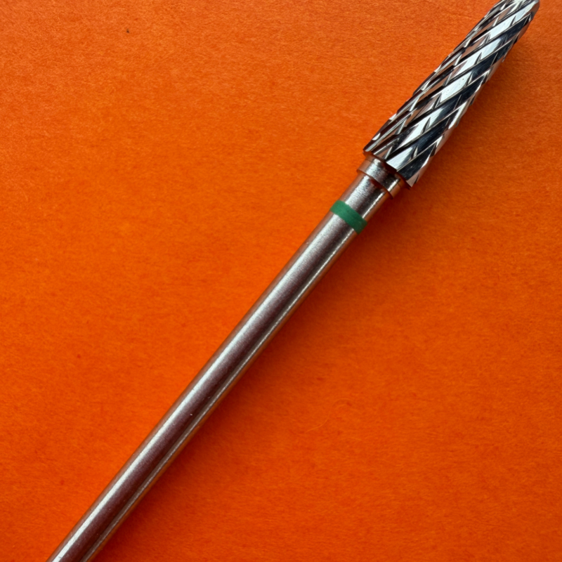 Green Cone Bit 040 – zelený prúžok, karbidový nadstavec na presné odstránenie prebytočného materiálu, určený pre pravákov